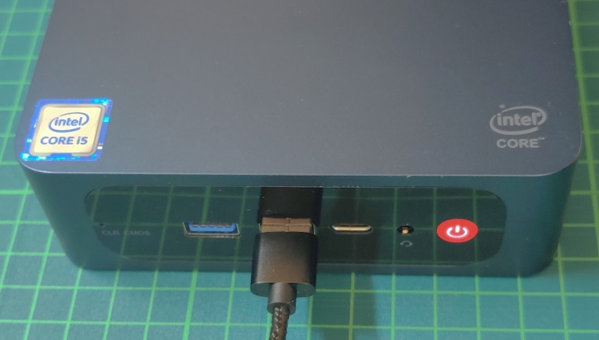 2.USBケーブルをPCに接続