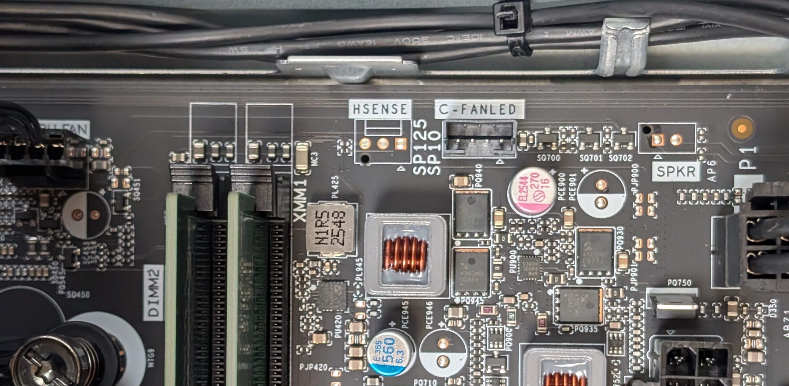 C-FANLED端子が空いてる？